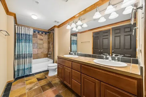 215 W Norma Street 302 Houston TX 77009