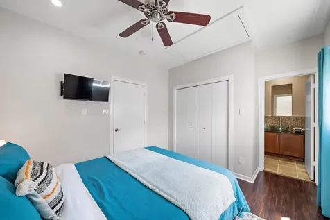 5630 Kiam Street B Houston TX 77007