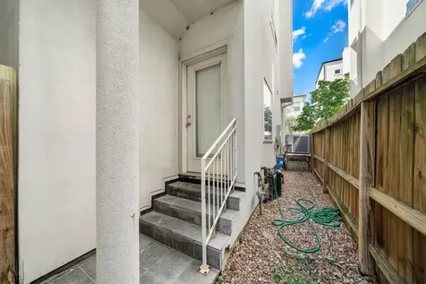 5630 Kiam Street B Houston TX 77007