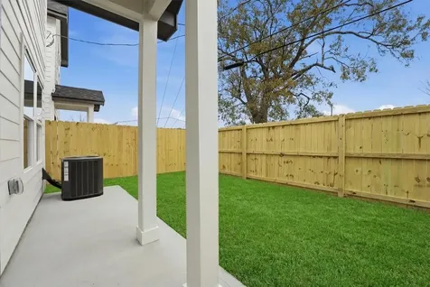 528 N 4th Street La Porte TX 77571