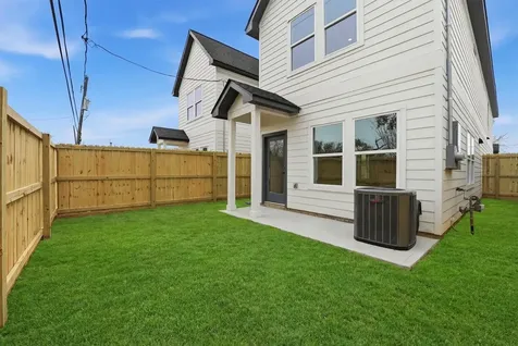 528 N 4th Street La Porte TX 77571