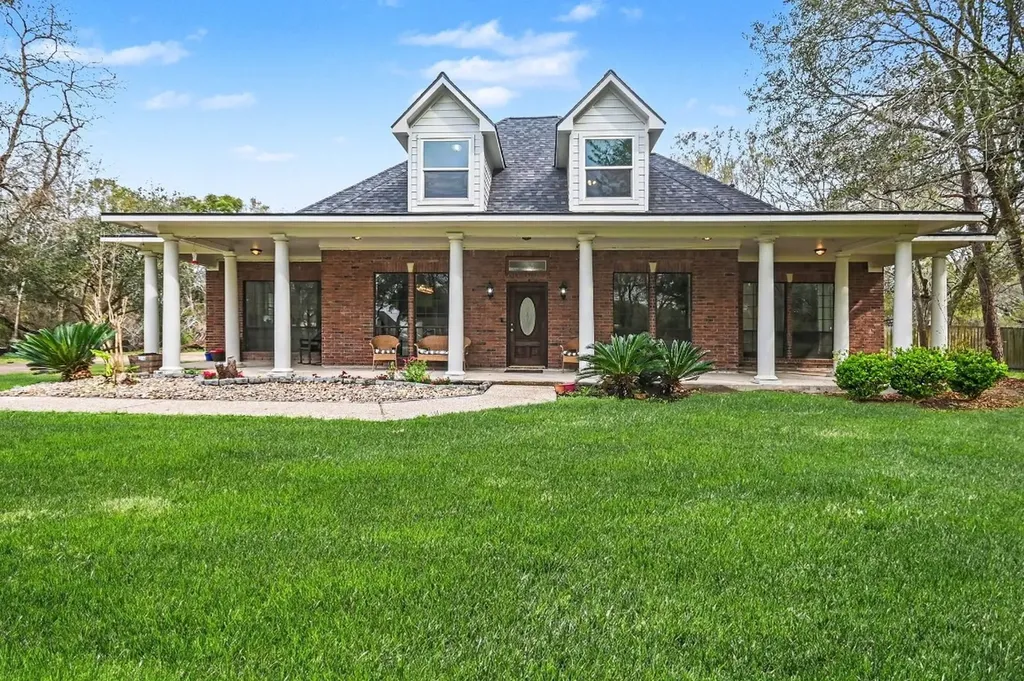 2500 Owen Street Alvin TX 77511