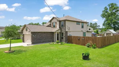 1685 County Road 5102 Cleveland TX 77327