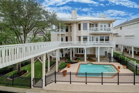 13243 Binnacle Way Galveston TX 77554