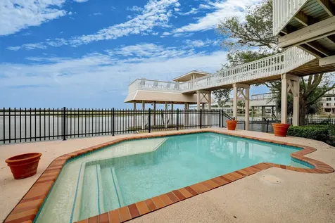 13243 Binnacle Way Galveston TX 77554