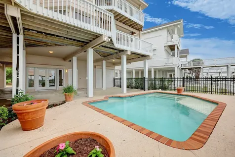 13243 Binnacle Way Galveston TX 77554