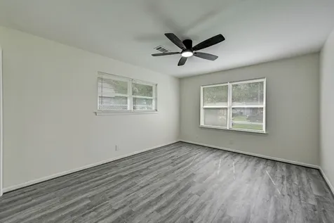 6027 Ledbetter Street Houston TX 77087