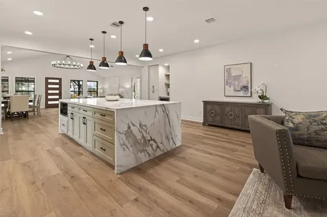 906 Eleanor Street Houston TX 77009
