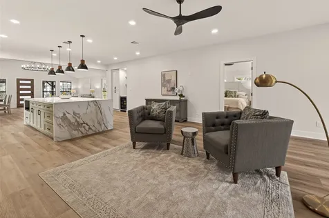 906 Eleanor Street Houston TX 77009