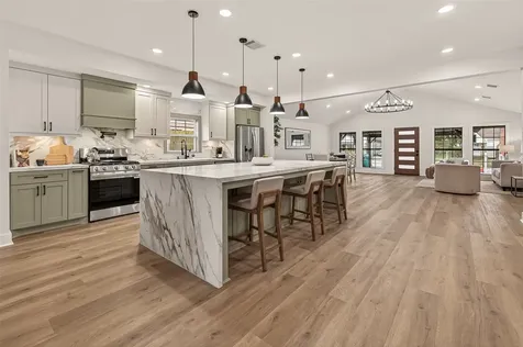 906 Eleanor Street Houston TX 77009