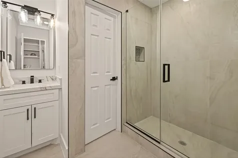 906 Eleanor Street Houston TX 77009
