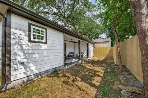 906 Eleanor Street Houston TX 77009