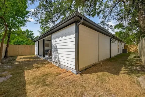 906 Eleanor Street Houston TX 77009