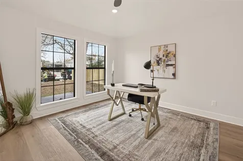 906 Eleanor Street Houston TX 77009