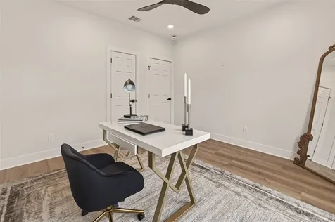 906 Eleanor Street Houston TX 77009