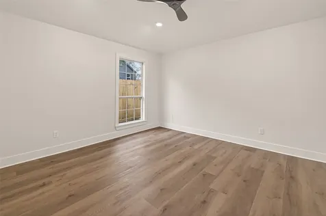 906 Eleanor Street Houston TX 77009