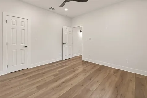 906 Eleanor Street Houston TX 77009
