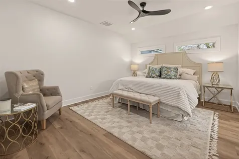 906 Eleanor Street Houston TX 77009