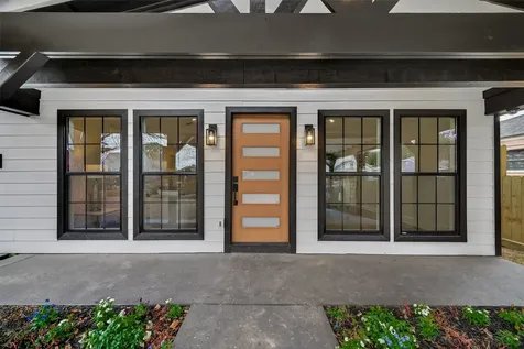 906 Eleanor Street Houston TX 77009