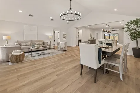 906 Eleanor Street Houston TX 77009