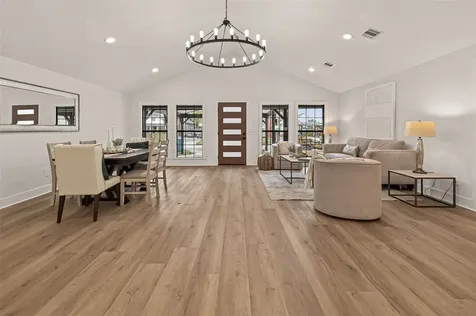 906 Eleanor Street Houston TX 77009