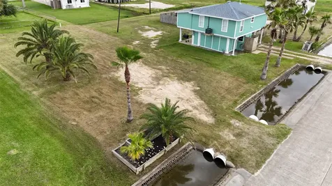 16619 Jolly Roger Jamaica Beach TX 77554