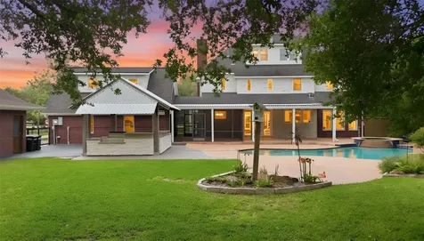 1301 W Viejo Drive Friendswood TX 77546