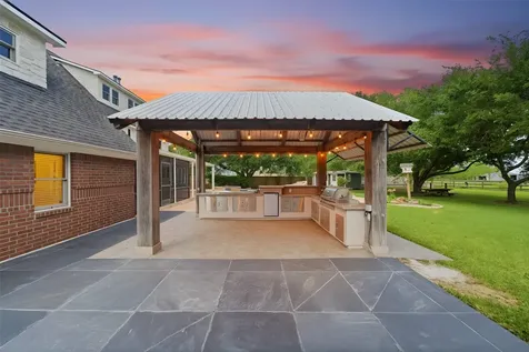 1301 W Viejo Drive Friendswood TX 77546