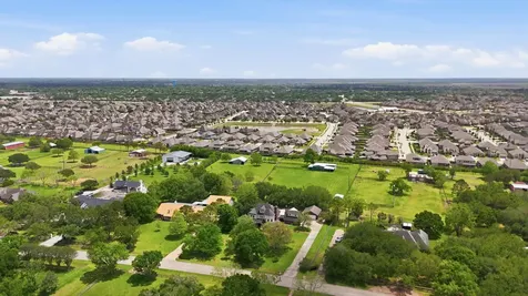 1301 W Viejo Drive Friendswood TX 77546