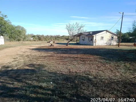 307 E 307e State 543 Street E West Point TX 78963
