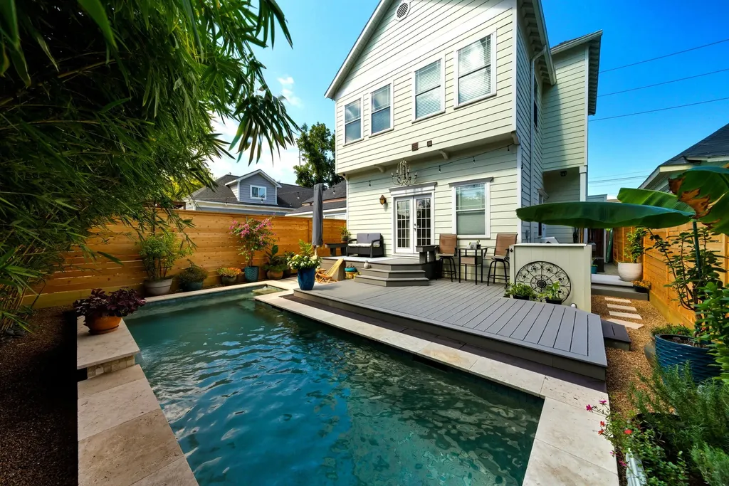 2011 Crockett Street Houston TX 77007