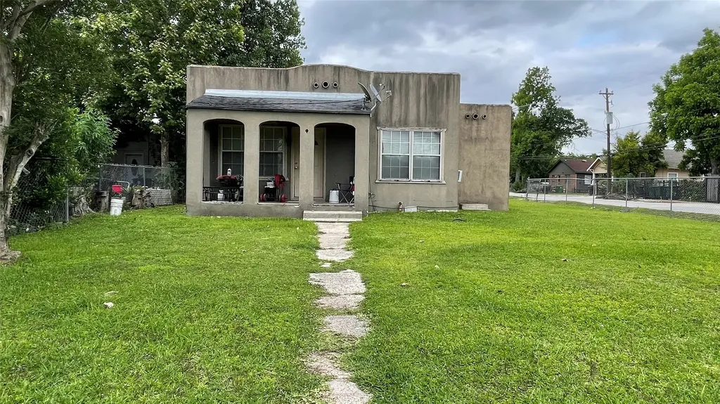4002 Beggs Street Houston TX 77009