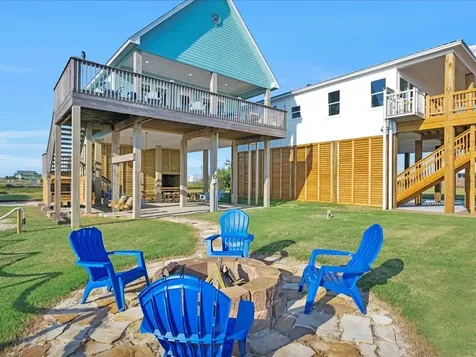 986 Peachtree Gilchrist TX 77617