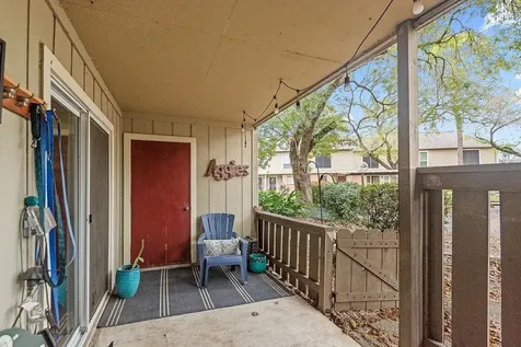 5005 Georgi Lane 64 Houston TX 77092