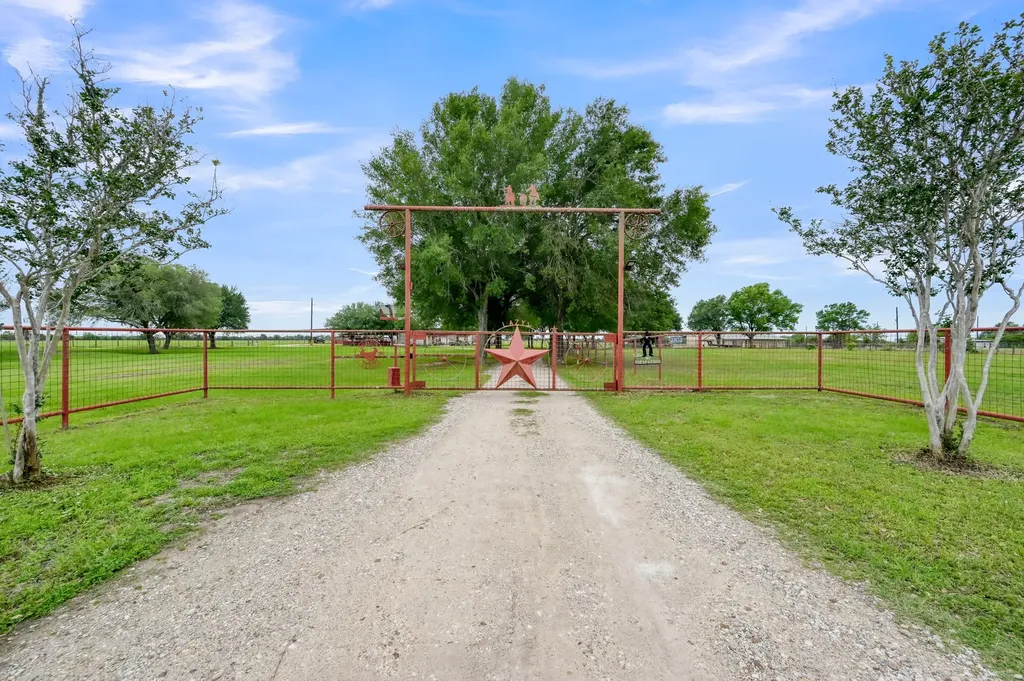 33633 Mayer Road Hockley TX 77484
