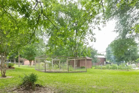 203 Sassafras Village Mills TX 77663