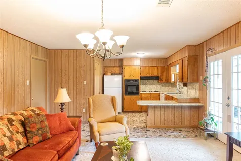 203 Sassafras Village Mills TX 77663