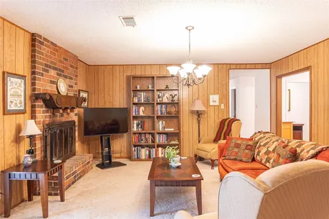 203 Sassafras Village Mills TX 77663