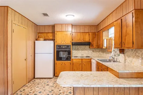 203 Sassafras Village Mills TX 77663
