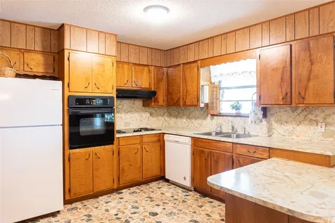 203 Sassafras Village Mills TX 77663