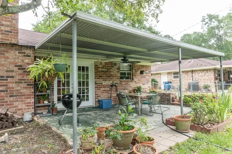 203 Sassafras Village Mills TX 77663