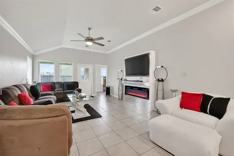 526 Heron Bay Circle La Porte TX 77571