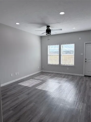 121 Road 51021 Cleveland TX 77327