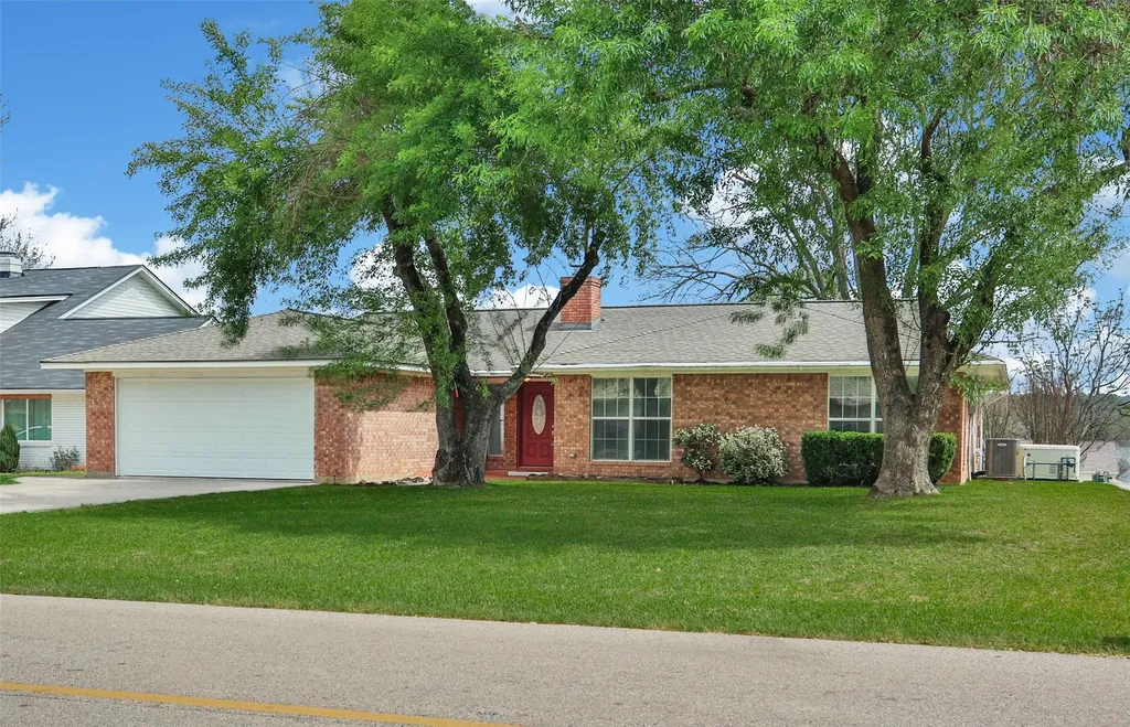 9898 Twin Shores Drive Willis TX 77318