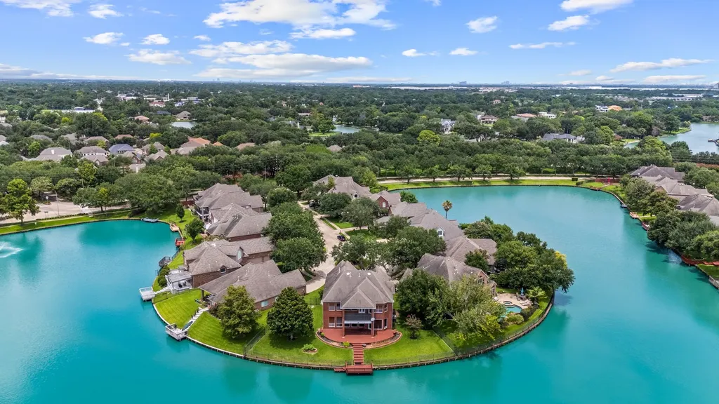 403 Brook Shore Court Sugar Land TX 77478