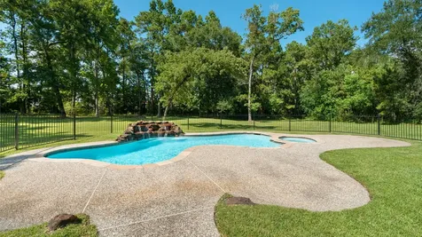 10514 Crestwater Circle Magnolia TX 77354