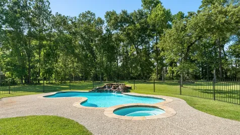 10514 Crestwater Circle Magnolia TX 77354