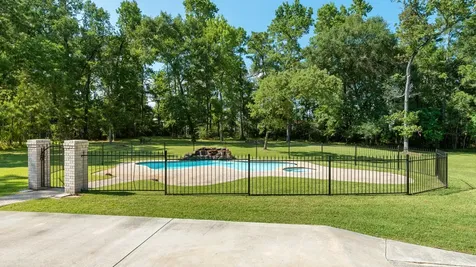 10514 Crestwater Circle Magnolia TX 77354
