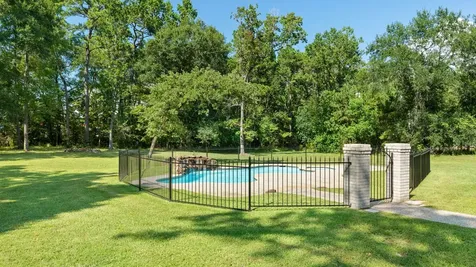 10514 Crestwater Circle Magnolia TX 77354