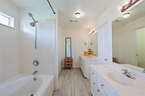 2060 Glencove Drive Seabrook TX 77586